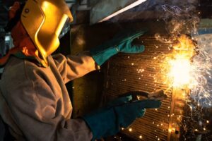 Steel crisis: The image shows a craftsman working metal in the context of the steel crisis